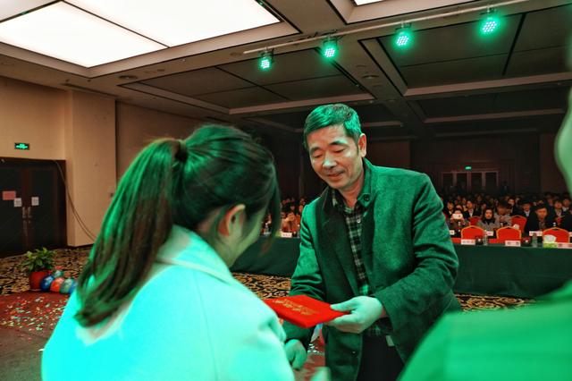 “两学一做”唱红歌，公呈新韵梦飞扬